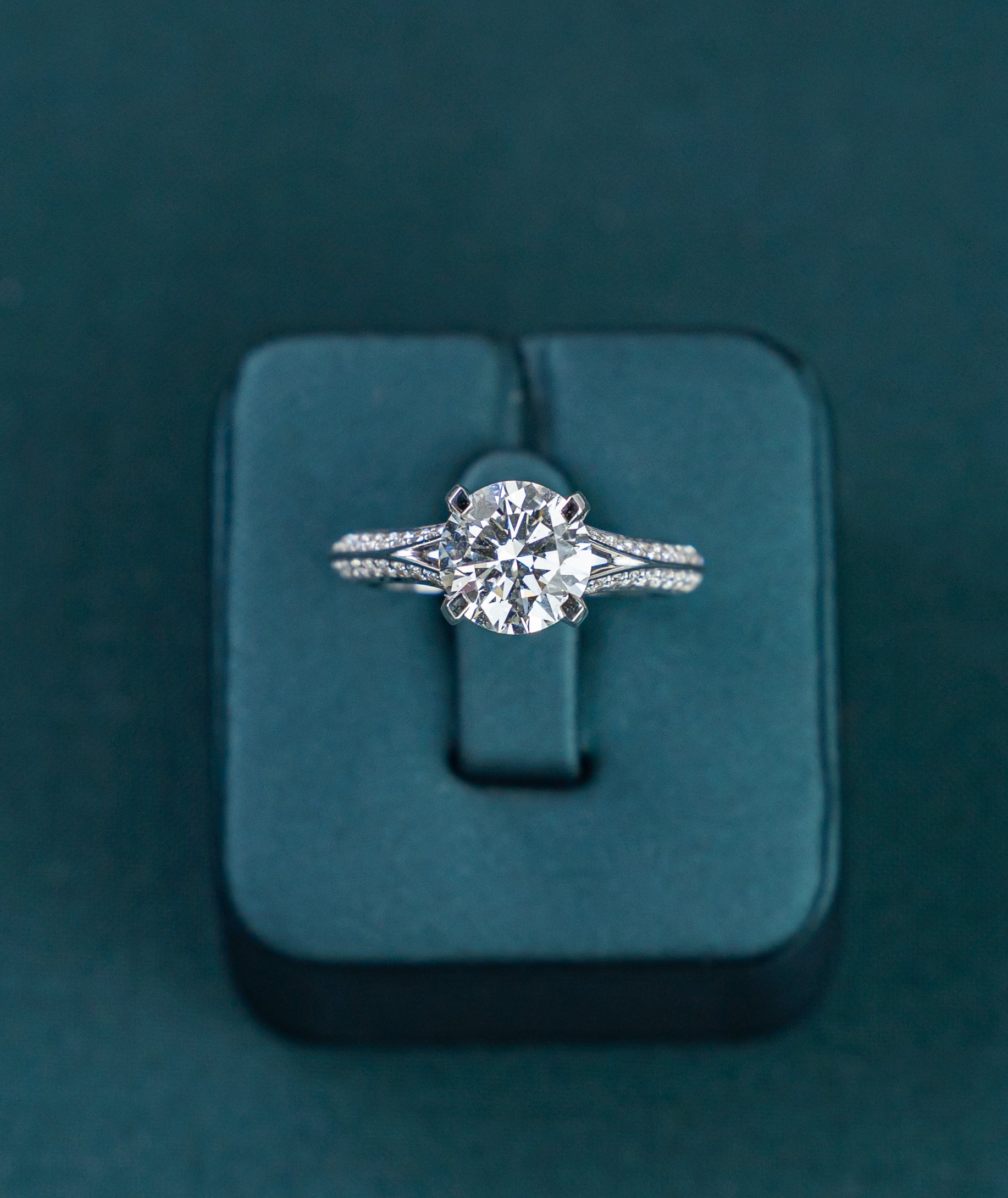 Aveline Round Brilliant Split Ring