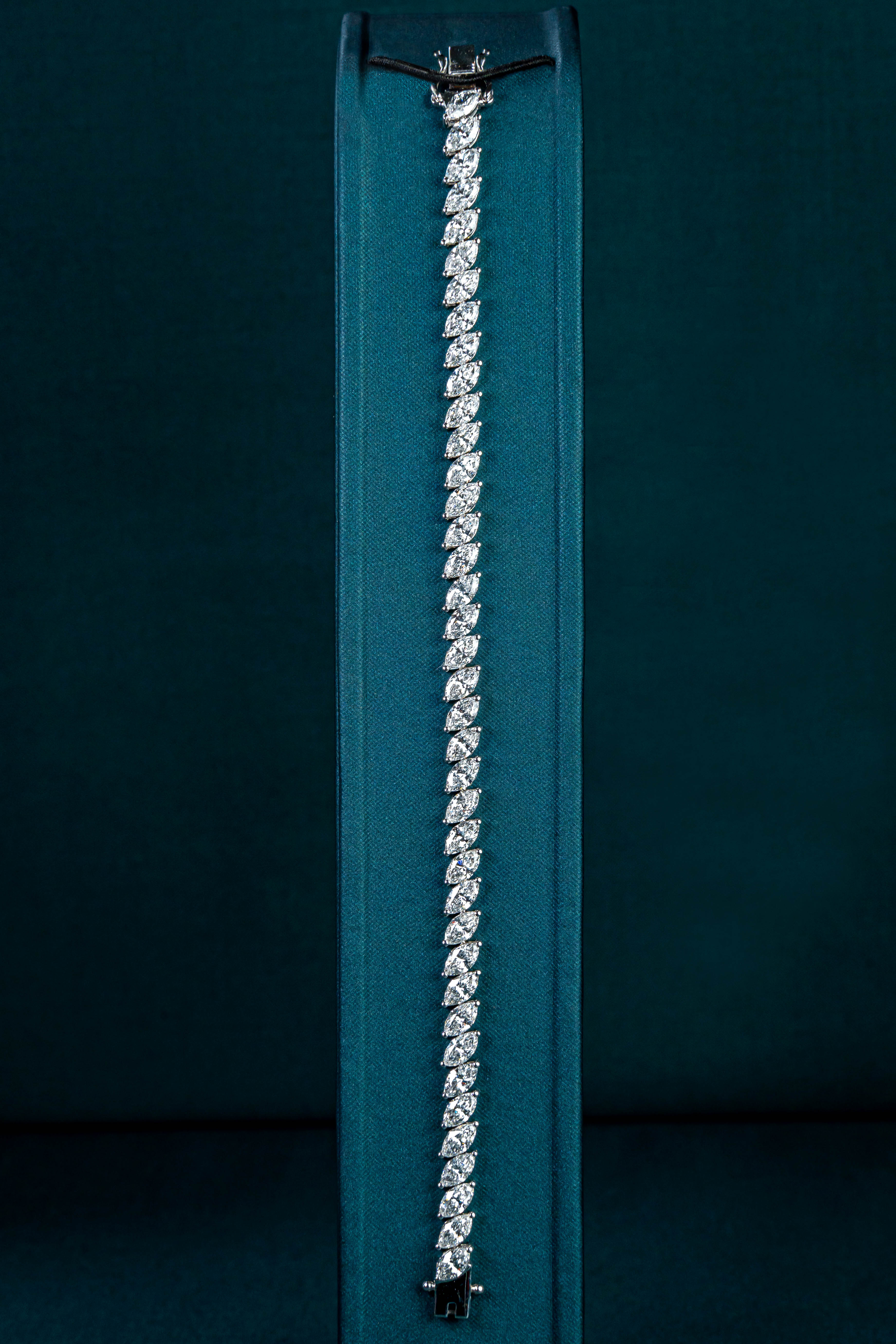 سوار تنس ماسي بزاوية مقطوعة على شكل ماركيز